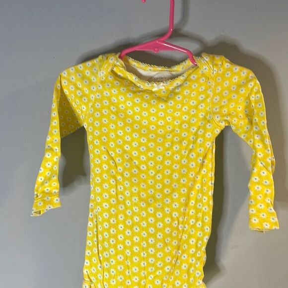 Carter’s long sleeves printed one piece baby girl 24 months-yellow - Picture 4 of 10
